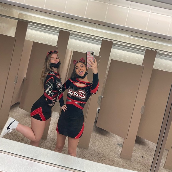 Meet your Posher, Sarah - Picture 1 of 2